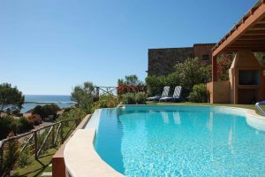 Campings à Collioure, équipés de piscines pour des moments de détente et de baignade sous le soleil méditerranéen.